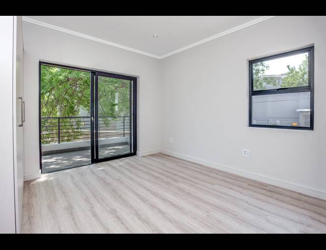 3 BEDROOM APARTMENT FOR SALE IN BRYANSTON